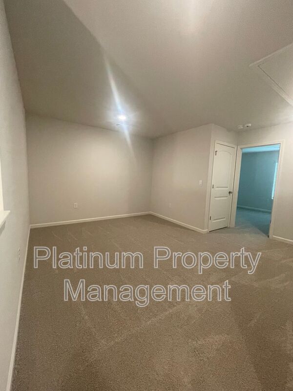 Building Photo - 551 Stoneybrook Dr