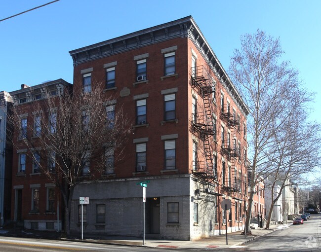 Building Photo - Holub Apartments Aka Sycamore Manor
