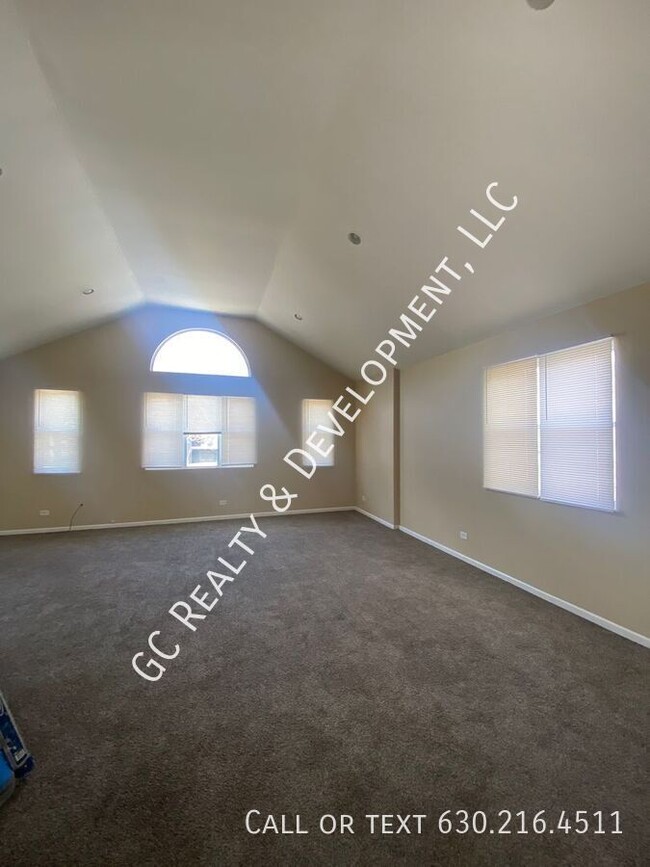 Building Photo - 29 W Garfield Blvd