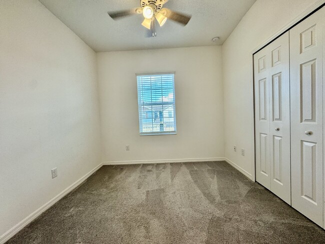 Building Photo - "Charming 3-Bedroom Retreat in Lithia, FL ...