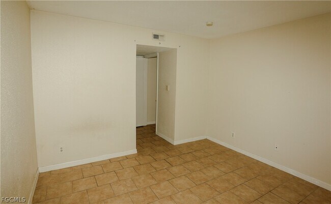 Building Photo - 2835 Winkler Ave