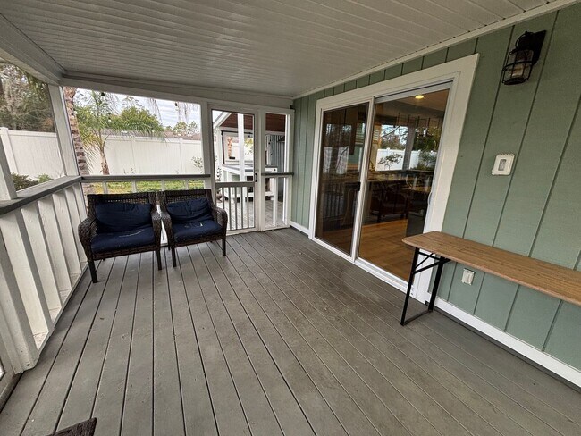 Building Photo - Renovated 3 Bed 2 Bath Home with Fenced in Yard. Screened in Porch. Tesla Charger. Minutes from J...