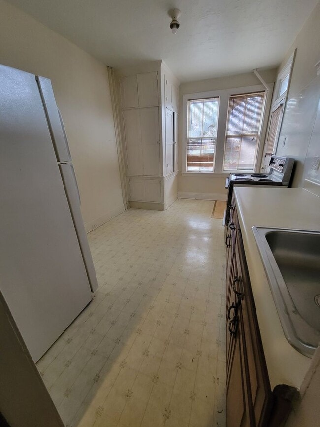 Building Photo - 562 Atlantic Ave