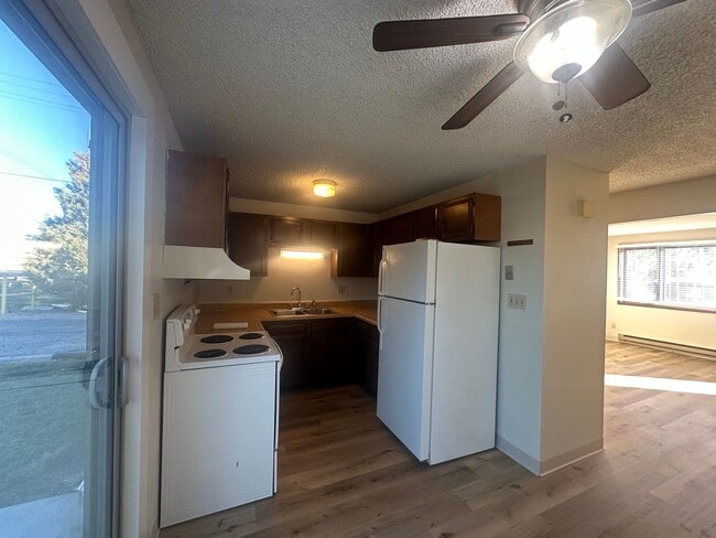 Building Photo - Two Bedroom, One and half bath townhome cl...
