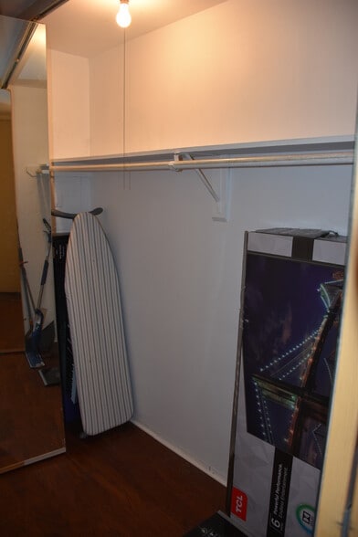 Mirrored Closet open #3 - 1636 N Wells St