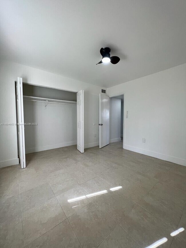 Building Photo - 810 SW 105th Ave