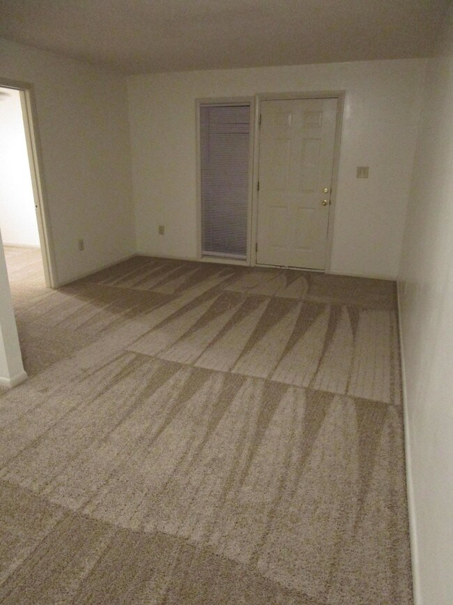 Building Photo - 6180 Circle Dr