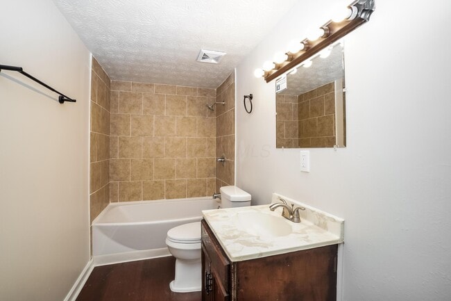 Building Photo - 3253 St Bernard Cir
