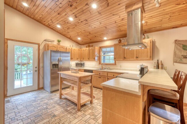 Building Photo - 586 Sun Valley Dr