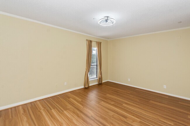 Building Photo - 351 Lakeside Ln