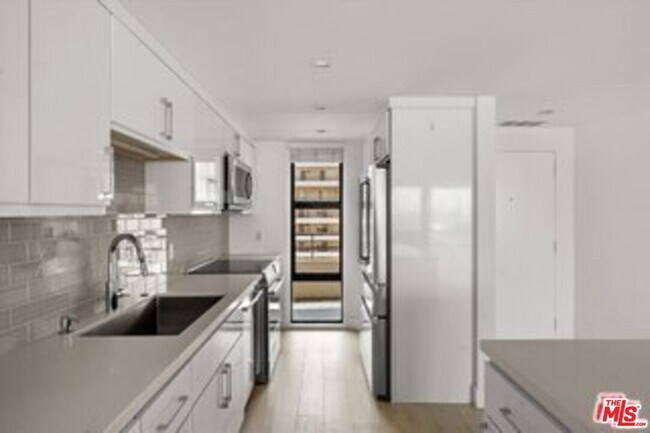 Building Photo - 4316 Marina City Dr