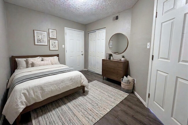 Building Photo - 1741 E Pepper Cir