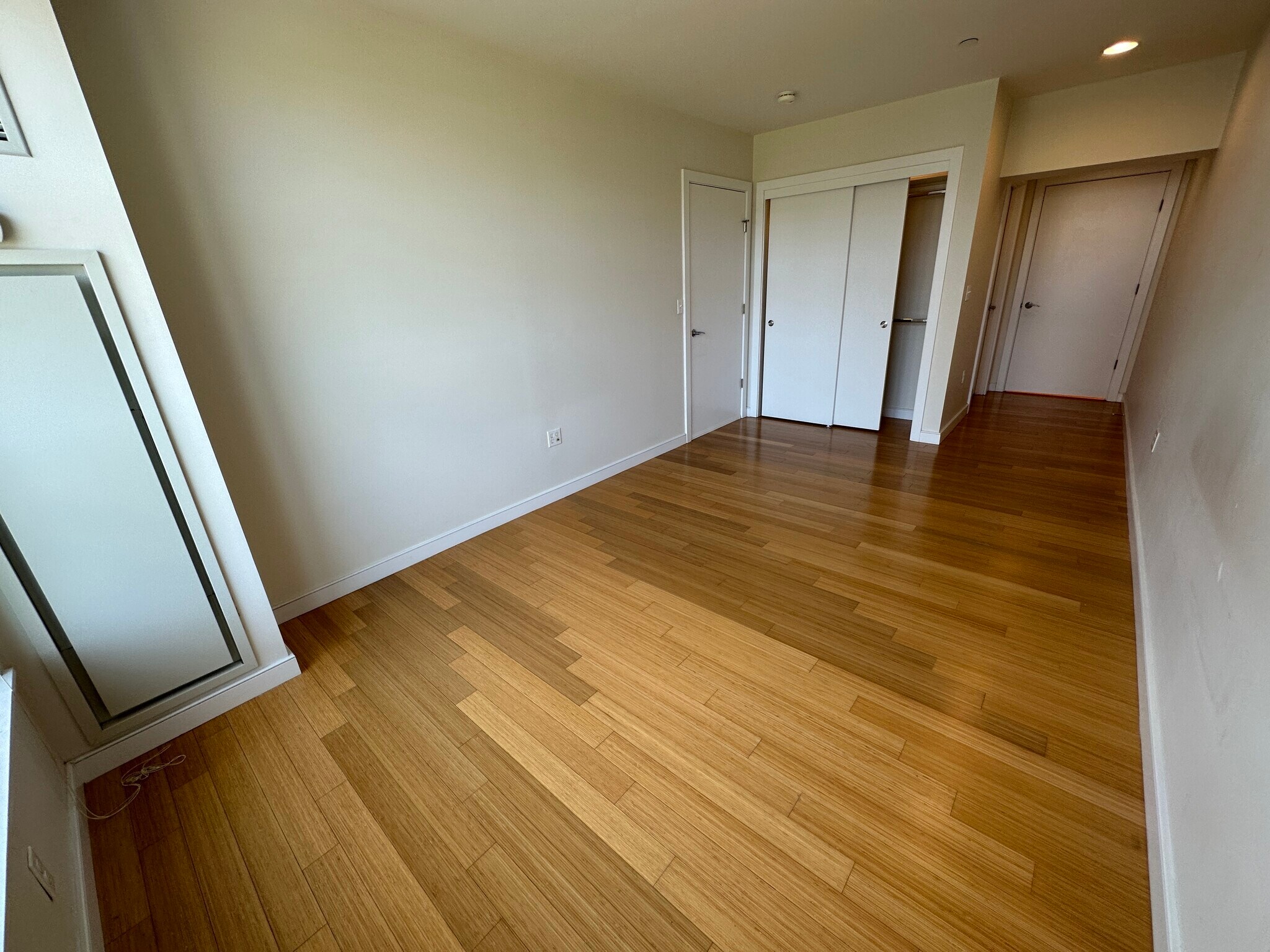 Building Photo - 587 Albany St