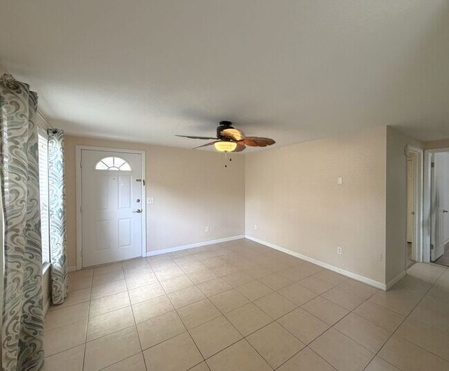 Building Photo - Location!  Charming 2/1 near Downtown Dunedin