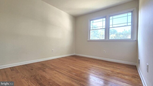 Building Photo - 356 Mockingbird Ave