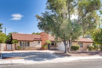 Building Photo - 1505 Strong Dr