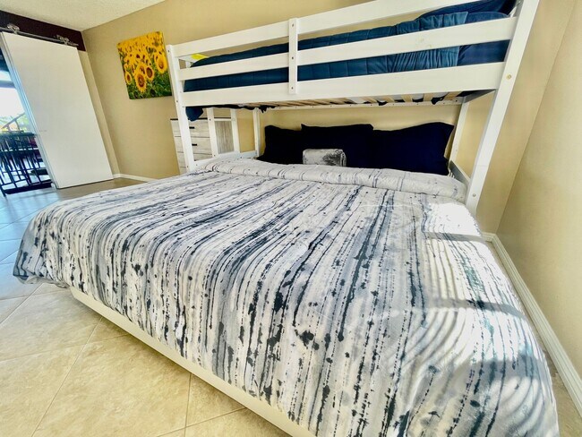 Building Photo - Furnished Beach front House in OB One Month Minimum Rental