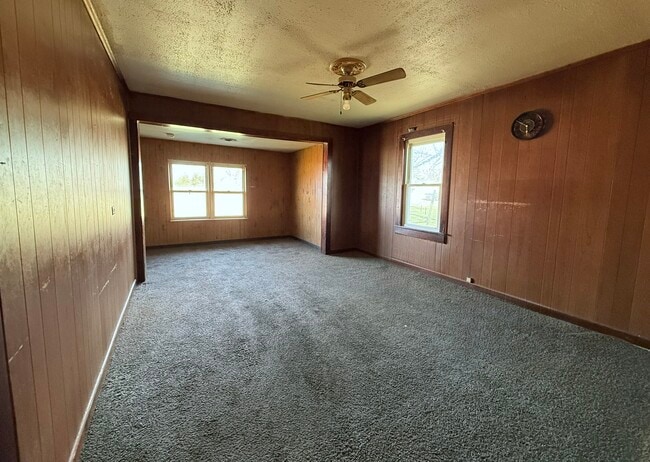 Building Photo - 610 W Main St