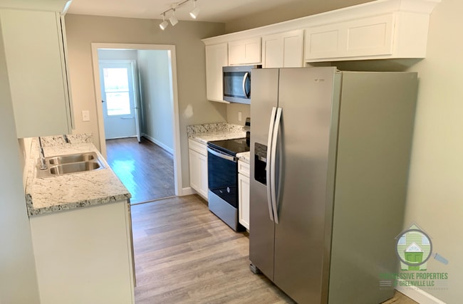 Building Photo - 201 Oakland Ave