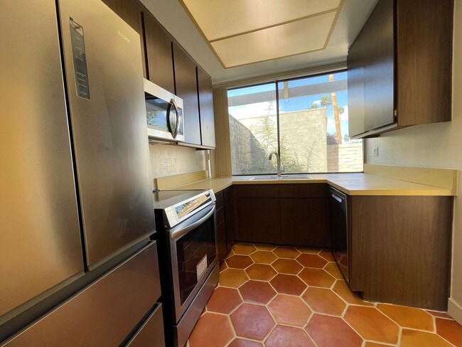 Building Photo - 837 N Calle De Pinos