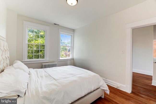 Building Photo - 2015 Allen Pl NW