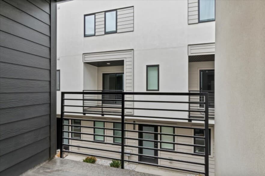 Building Photo - 1590 S 900 W