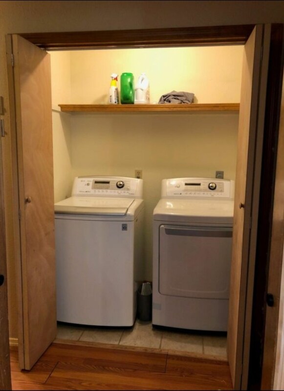 Building Photo - 215 E New Melville Rd