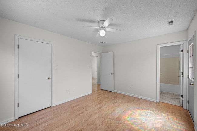 Building Photo - 314 Pebble Ln