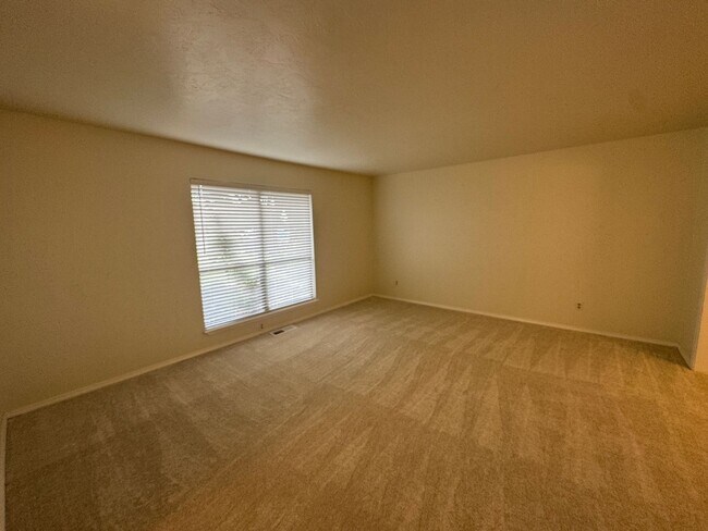 Building Photo - 200 off your move in before 10/15 ! Be Wow...