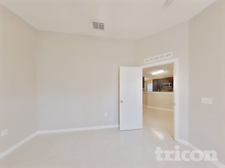 Building Photo - 7396 Prosperity Park Rd N