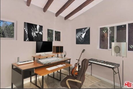 Studio - 21620 Circle Trl