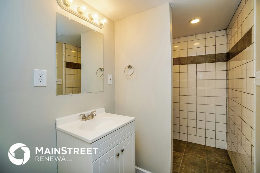 Building Photo - 1428 Burnley Square S