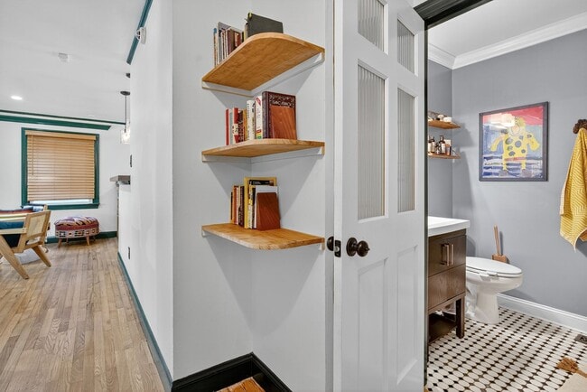 Building Photo - Fully Furnished Home with an Incredible Mi...