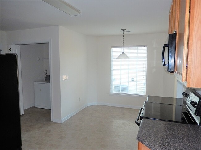 Building Photo - 1421 Springshire Ct