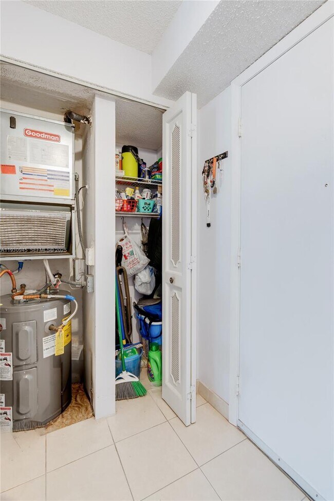 Building Photo - 321 SE 3rd St