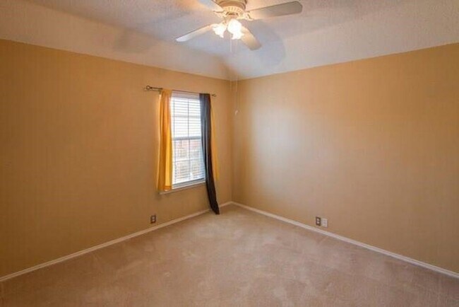 Building Photo - 6908 Chateau Dr