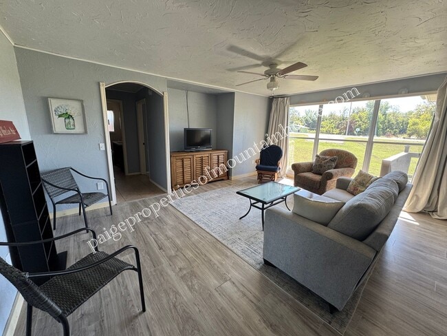 Building Photo - Charming 3-Bedroom Home