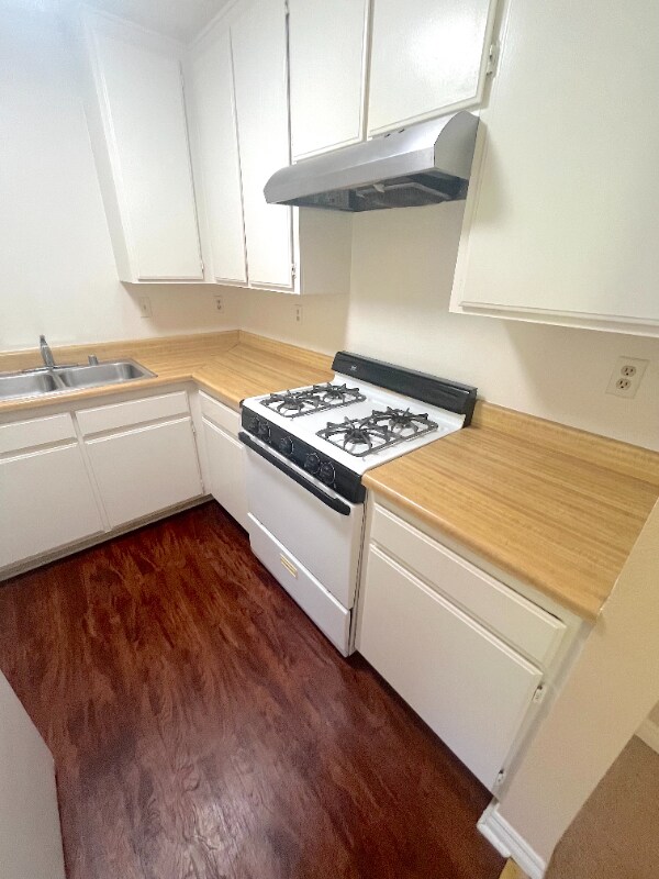 Building Photo - 248 W Avenida Palizada