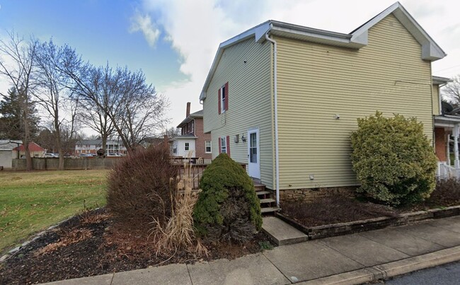 Building Photo - 501-503 E High St