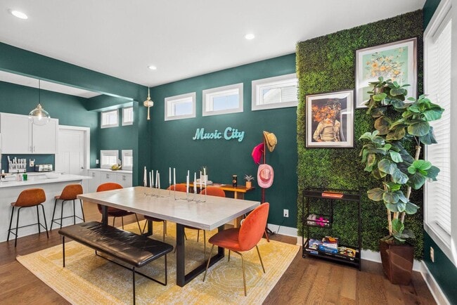 Building Photo - 4 BEDROOM, 5 BATH, 2-CAR GARAGE-