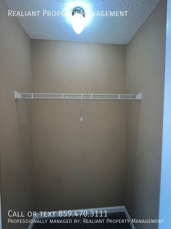 Building Photo - 229 Ridgewood Dr