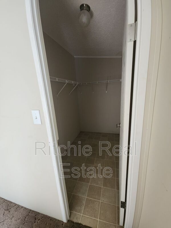 Building Photo - 6912 Esler Field Rd