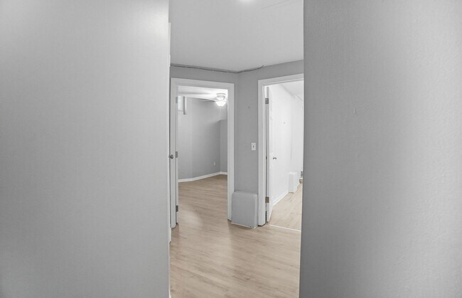 Building Photo - Emming Duplex