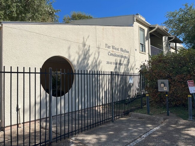 Building Photo - Wonderful 2/2 in Perfect Far West Location