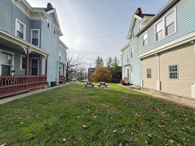 Building Photo - 26 Conklin St