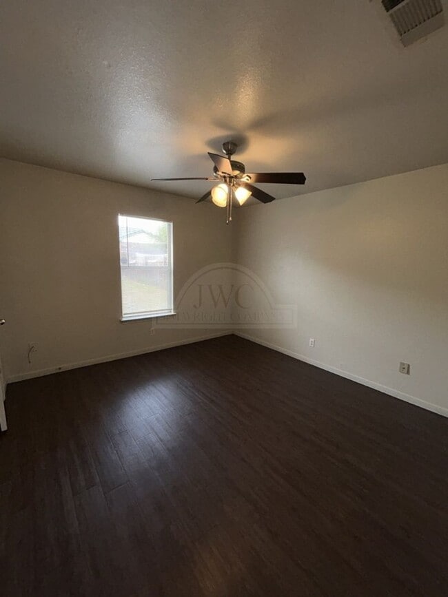 Building Photo - 2005 Windward Dr