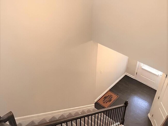 Building Photo - 1327 Elderwood Way