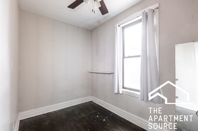 Building Photo - 1530 N Greenview Ave