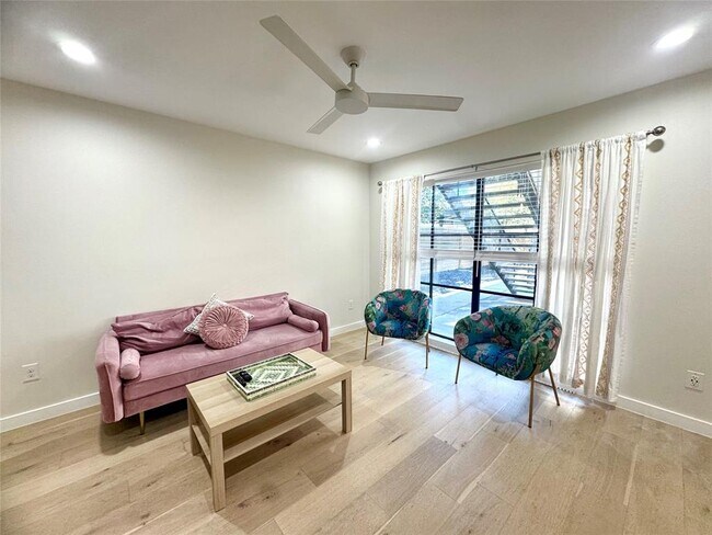 Building Photo - 400 E 30th St