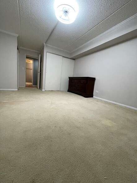 Building Photo - 5S066 Pebblewood Ln